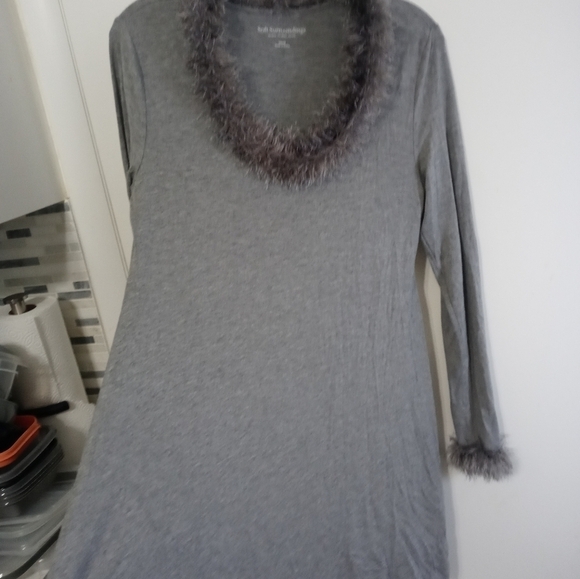 Soft Surroundings Gray Long sleeve Shark bite Tunic blouse w Faux feather trim S - Picture 4 of 7
